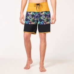 Oakley Neo Palms 19 Boardshort - Yellow Palm Block Print