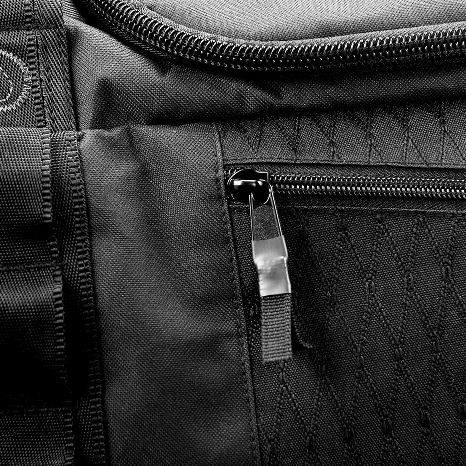 VOLCOM Standby 26 Rolling Duffle Bag 77L - Black 5 VOLCOM Standby 26 Rolling Duffle Bag 77L - Black - Image 5