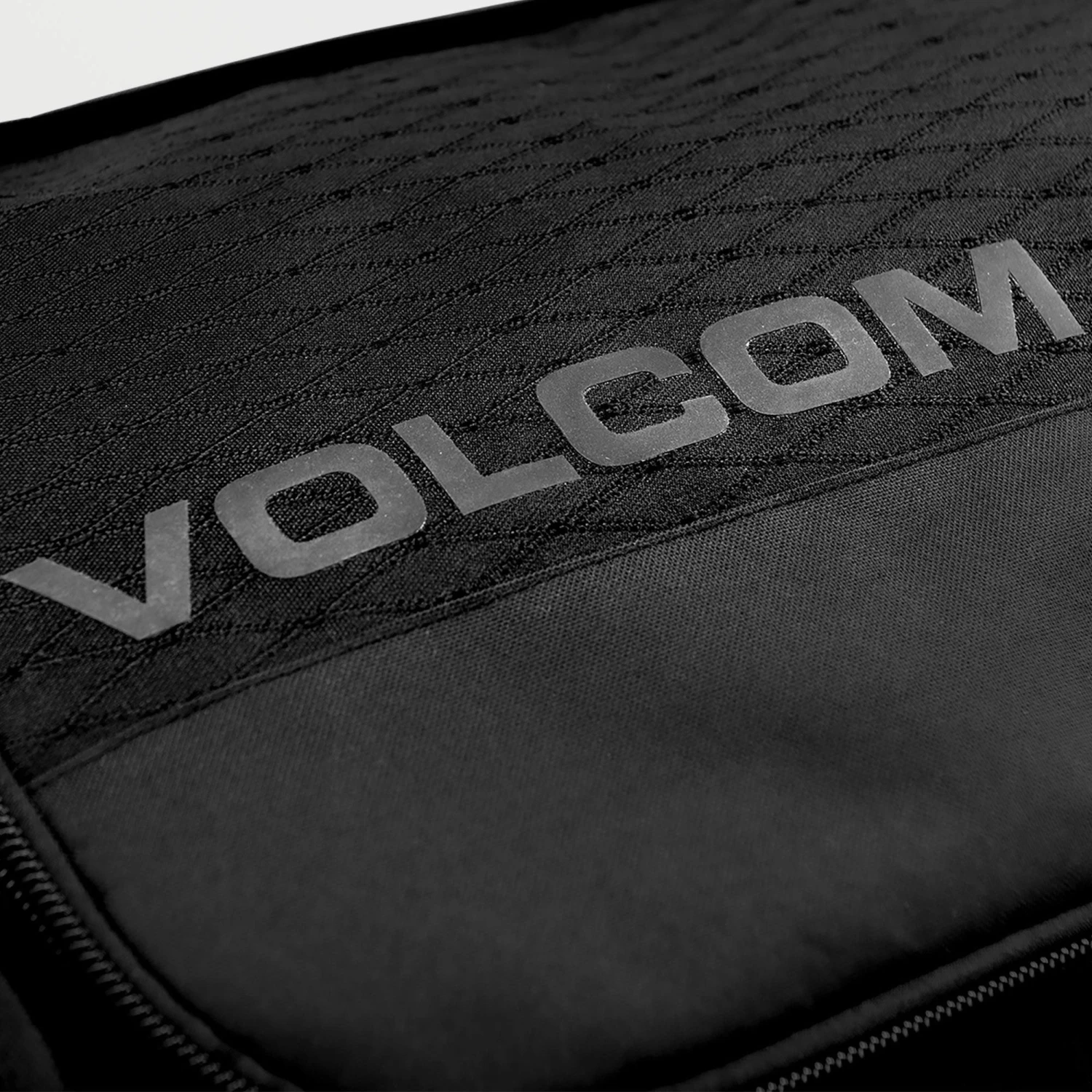 VOLCOM Standby 26 Rolling Duffle Bag 77L - Black 6 VOLCOM Standby 26 Rolling Duffle Bag 77L - Black - Image 6